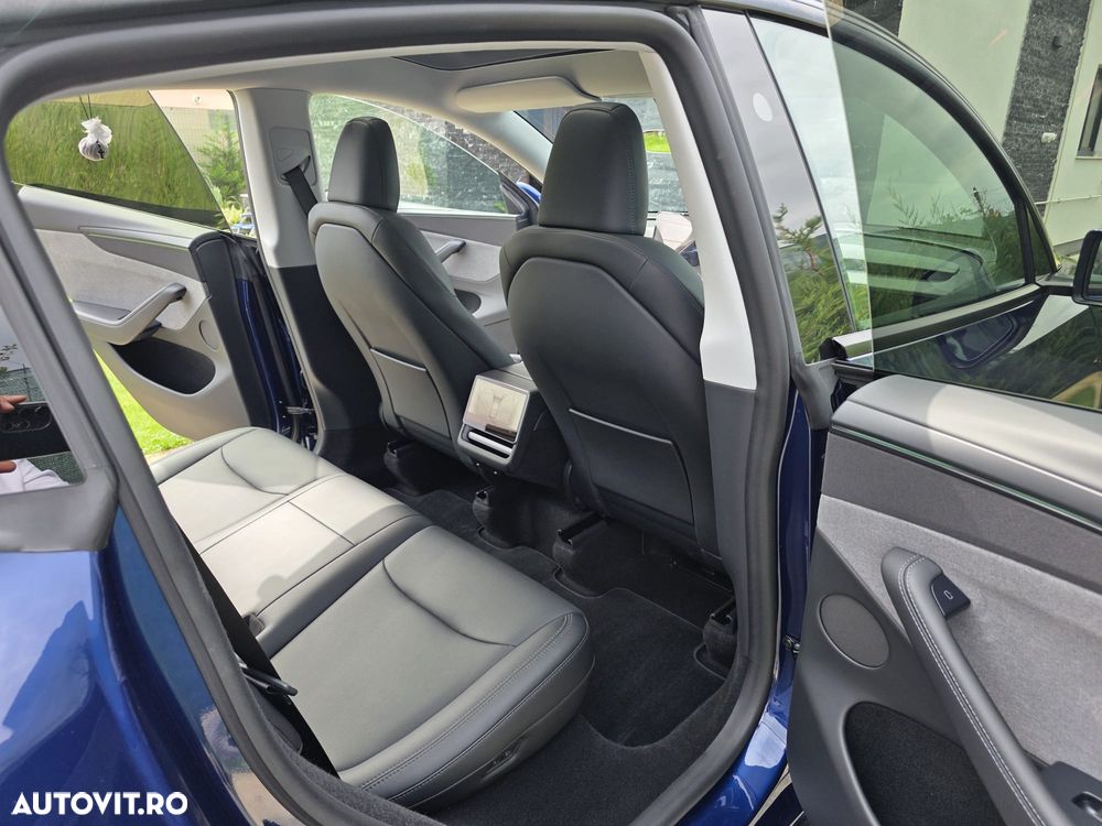 Tesla Model Y Long Range RWD Premium - 8