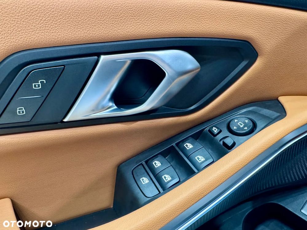 BMW Seria 3 330i xDrive M Sport - 8