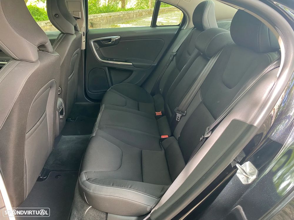 Volvo S60 1.6 D2 Momentum Eco - 9