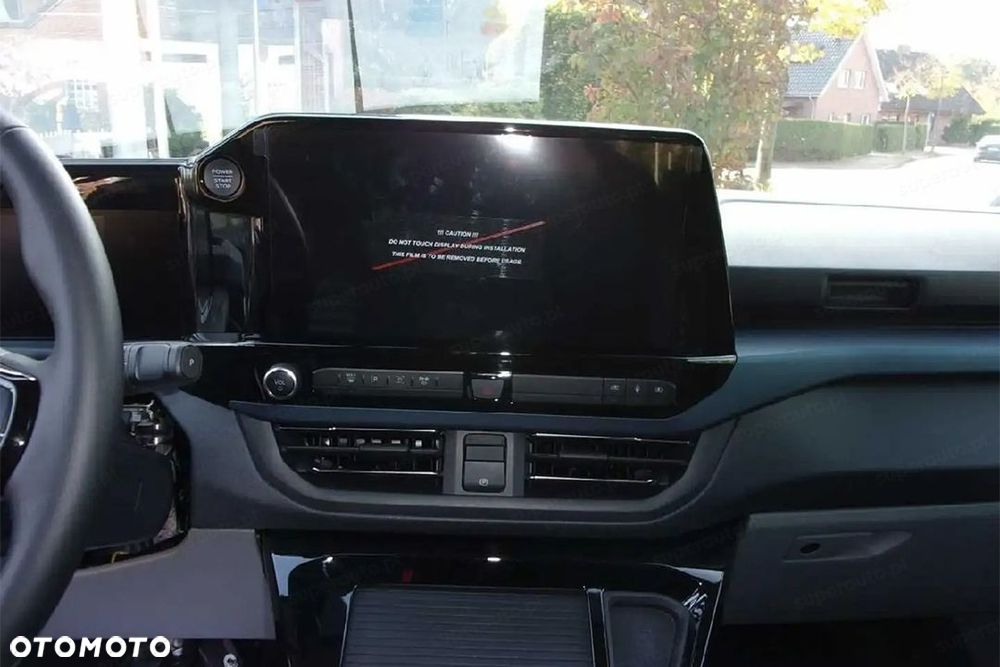 Ford Tourneo Custom - 12