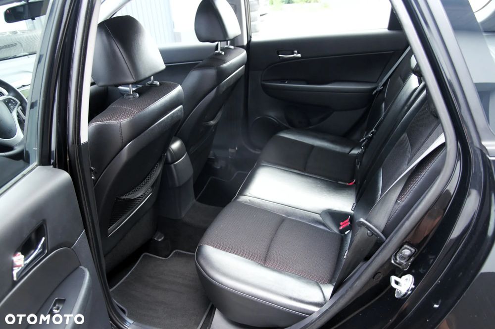 Hyundai i30 blue 1.6 GDI Passion - 35