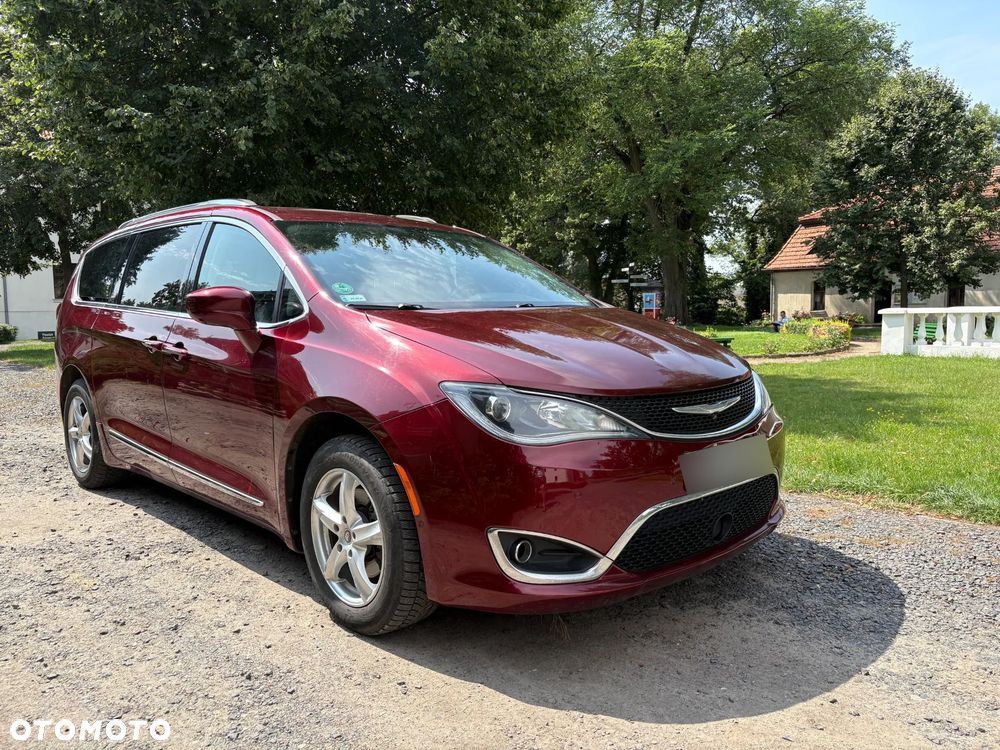 Chrysler Pacifica - 3