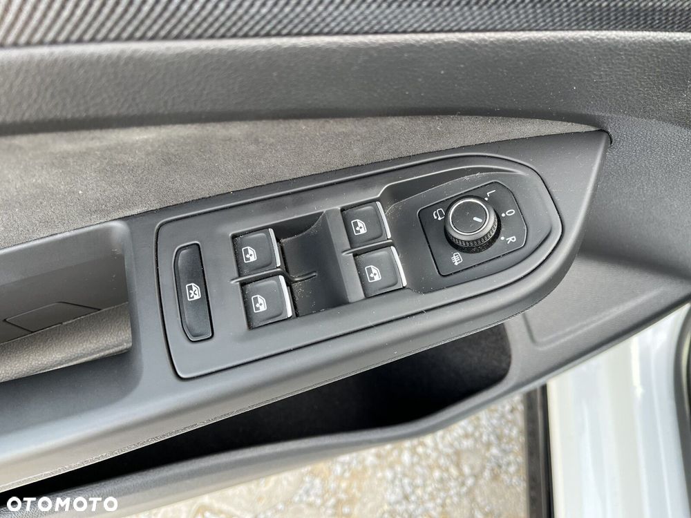 Volkswagen Golf 1.5 eTSI mHEV R-Line DSG - 22