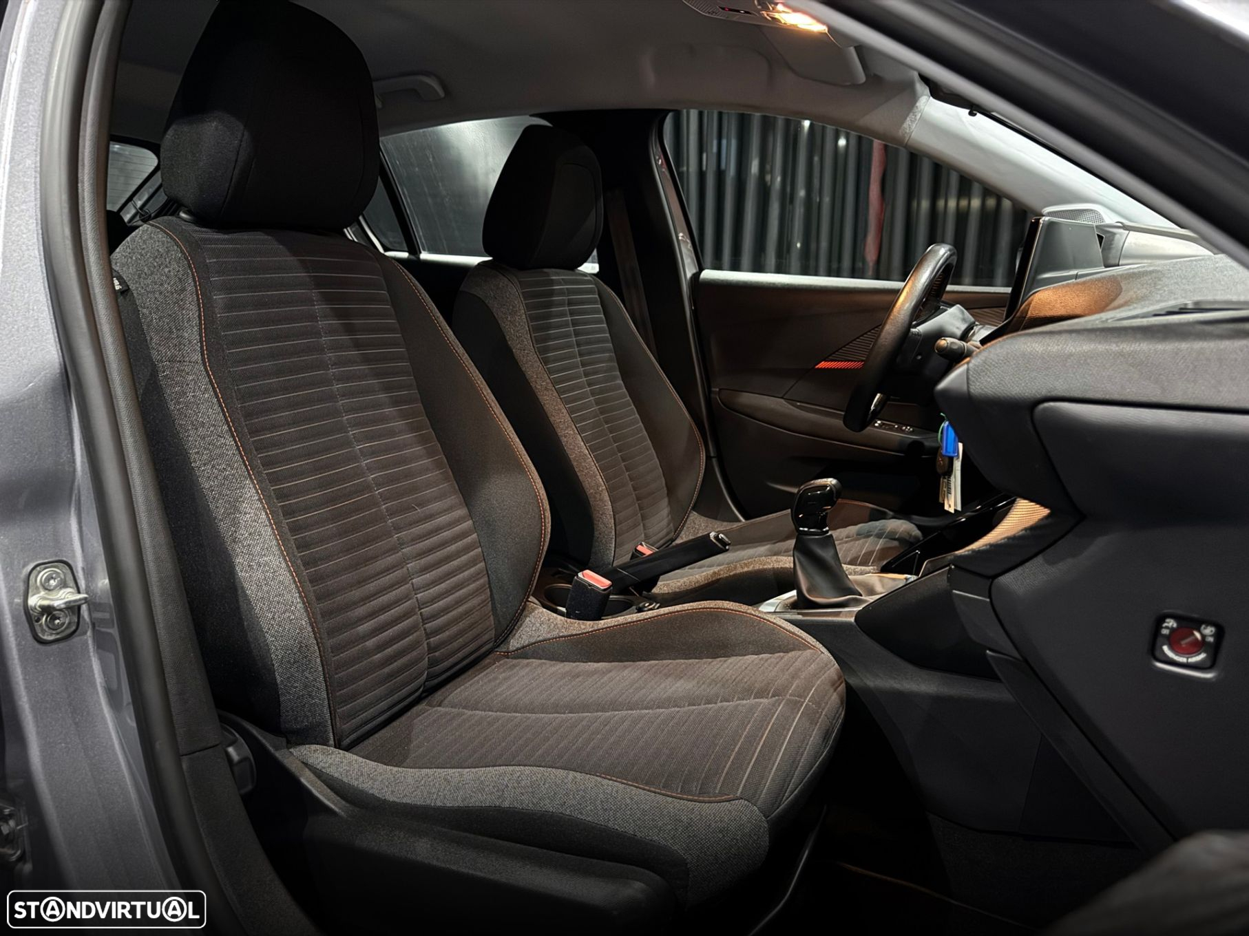 Peugeot 208 1.2 PureTech Active Pack - 31