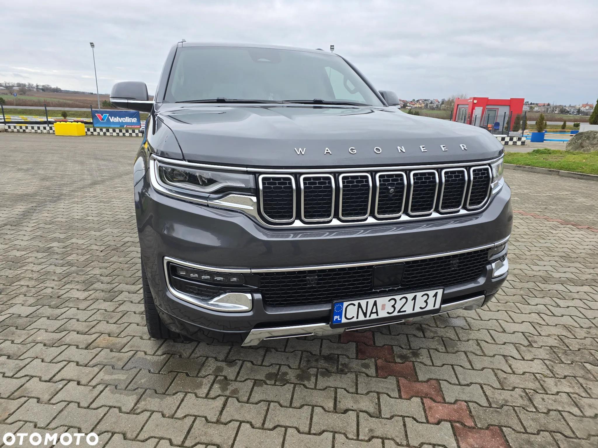 Jeep Wagoneer - 7