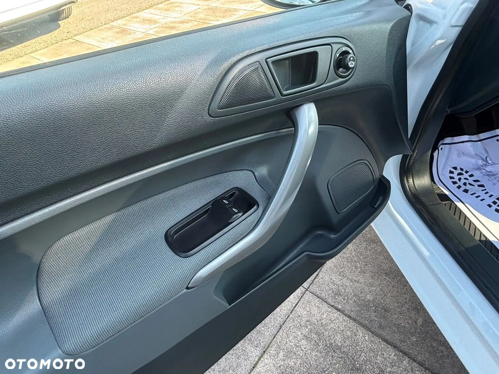 Ford Fiesta - 21