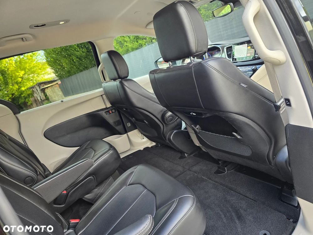Chrysler Pacifica - 38