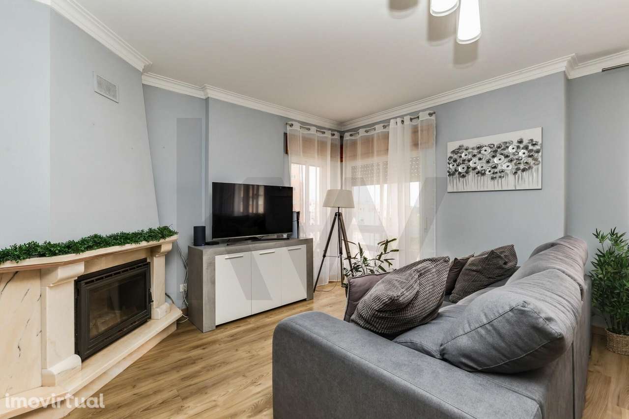 Amplo apartamento T2 , com 126 m2 , lugar de garagem e arrecadação . - Grande imagem: 3/34