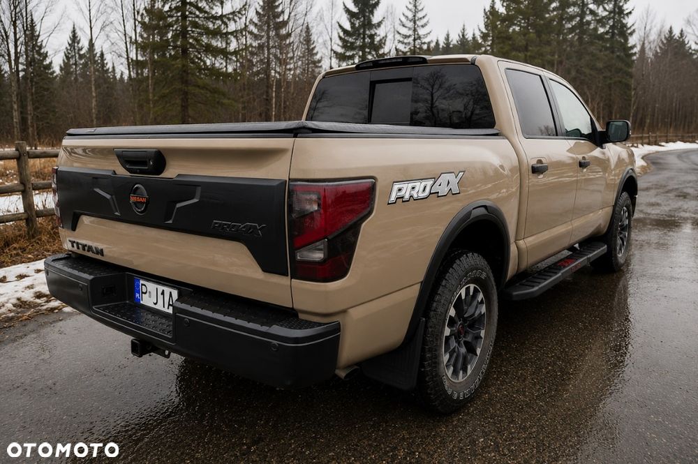 Nissan Titan - 2