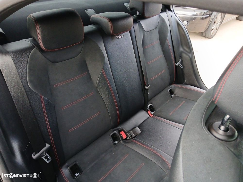Mercedes-Benz A 250 e 8G-DCT AMG Line - 13