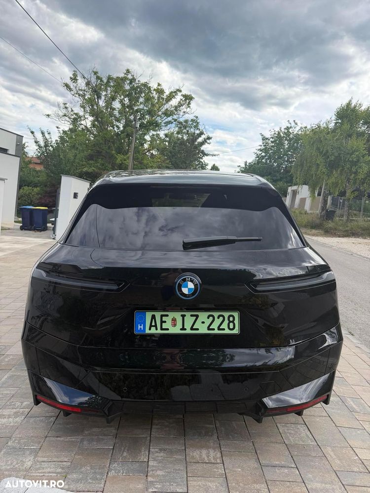 BMW iX - 4