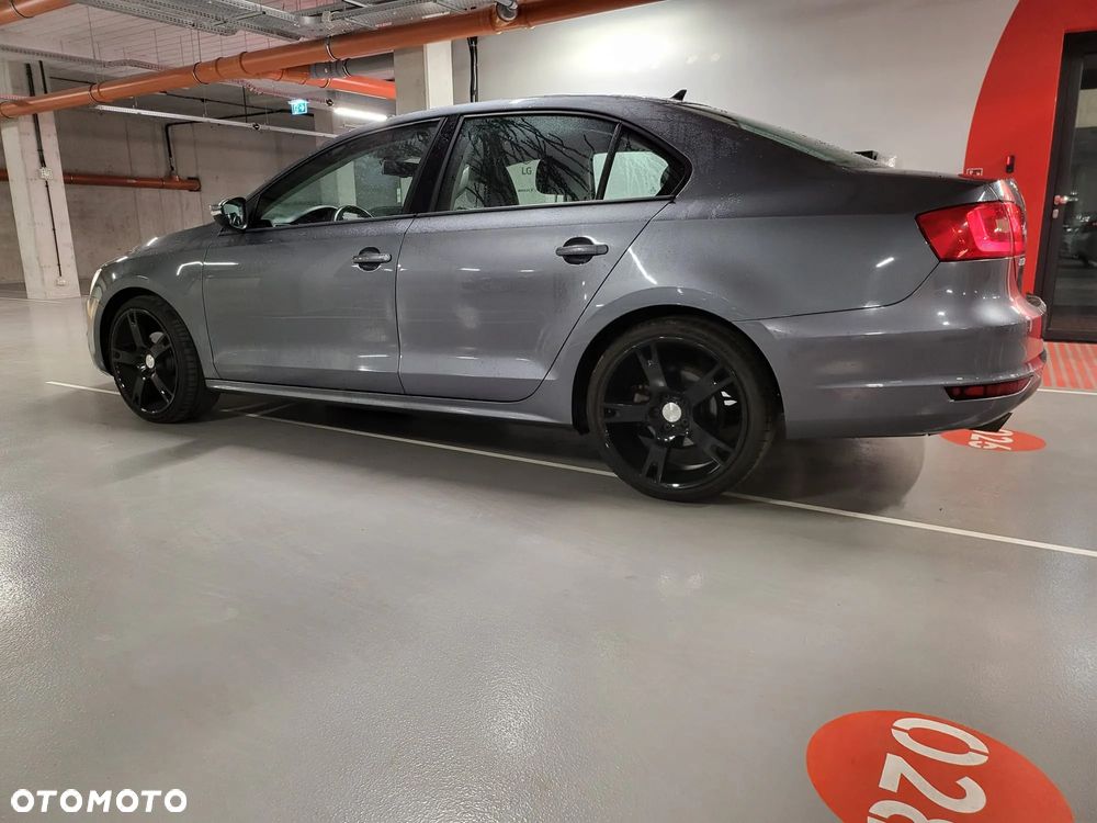 Volkswagen Jetta 1.6 TDI DPF Highline - 4