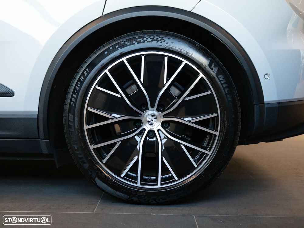 Porsche Macan Electric 4 - 14