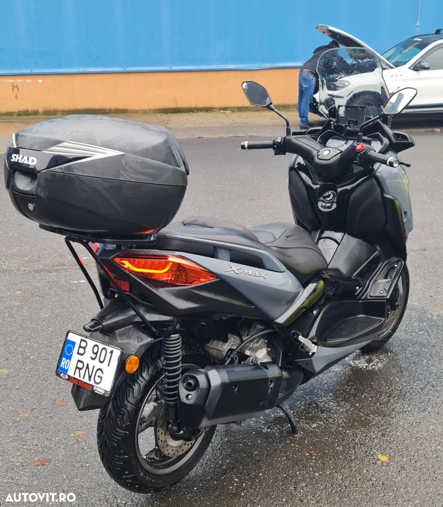 Yamaha XMAX 300 Tech MAX - 11