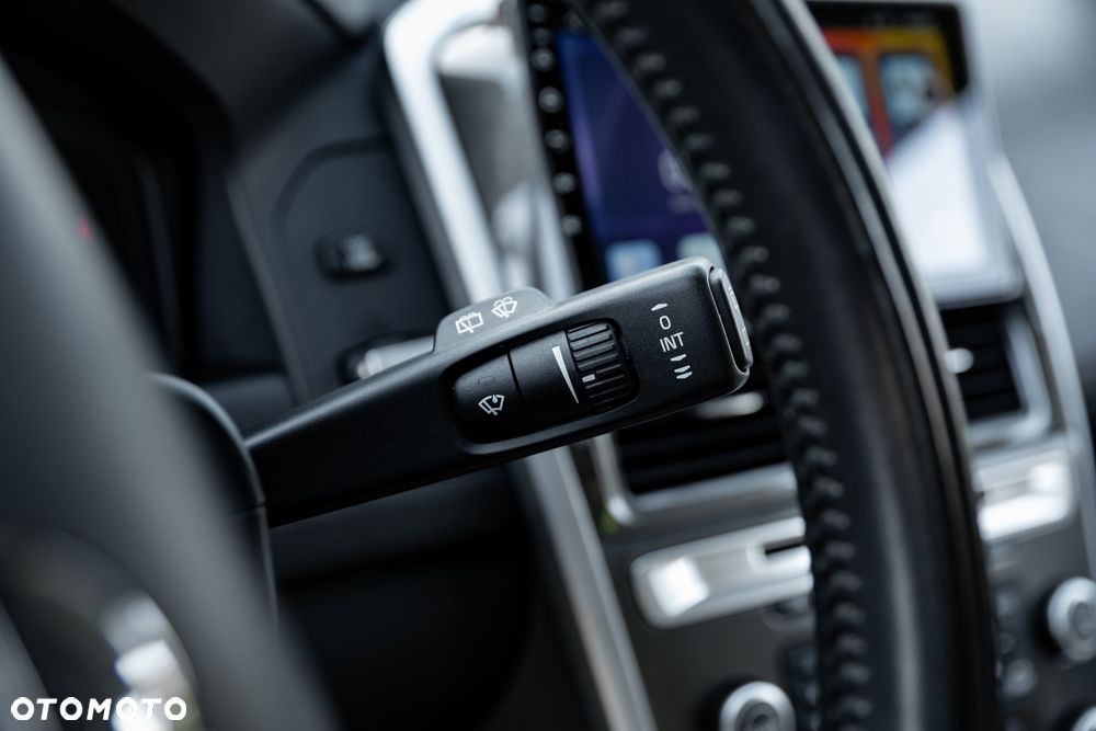 Volvo XC 60 D5 AWD Geartronic Momentum - 39