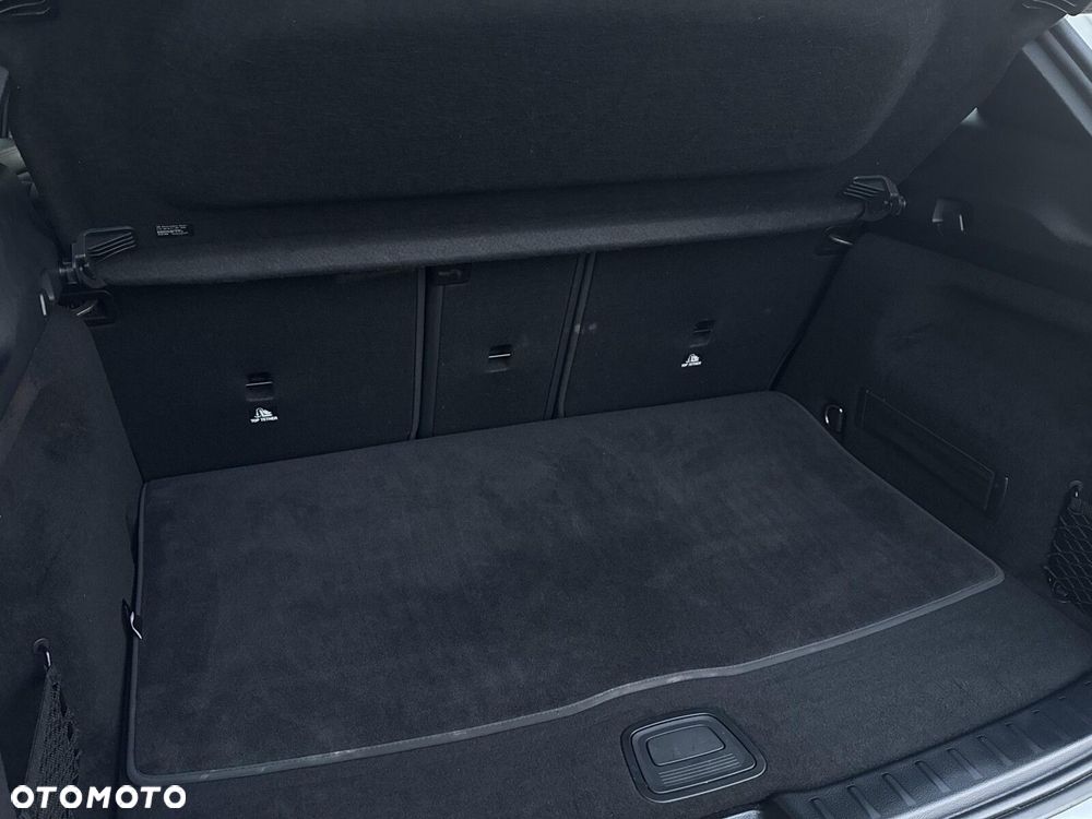 Mercedes-Benz GLA - 21