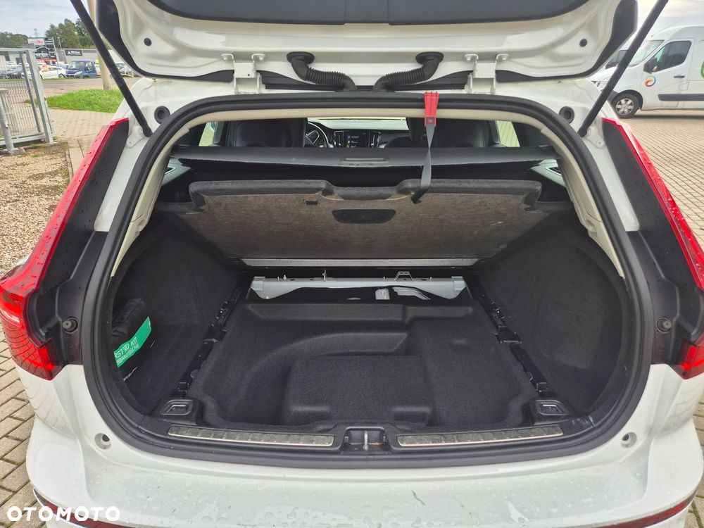 Volvo V60 B3 B DKG Momentum - 19