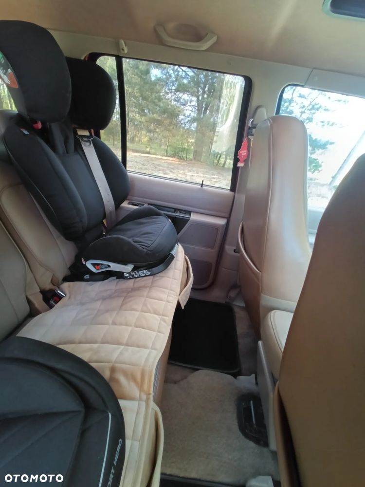 Ford Explorer Standard - 28