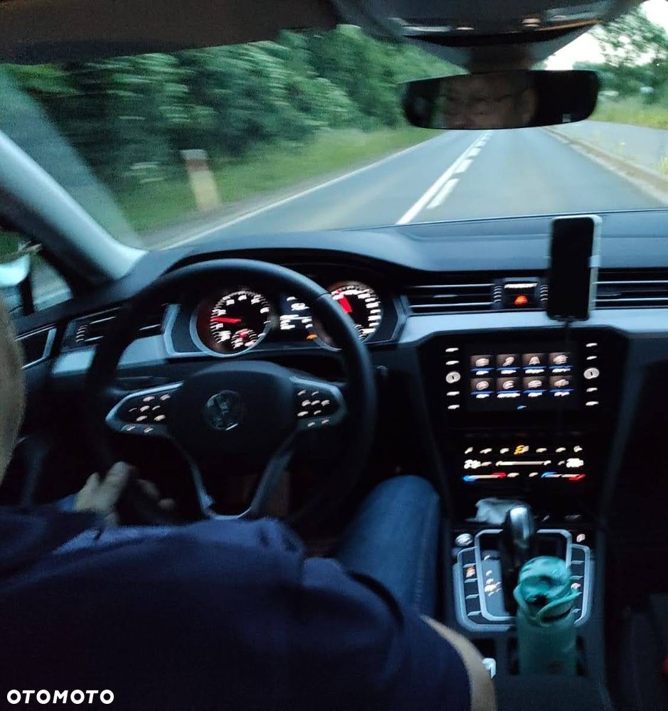 Volkswagen Passat - 15