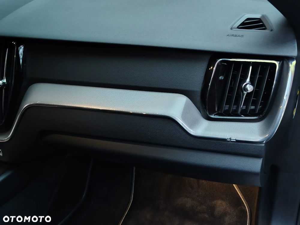 Volvo XC 60 D3 Drive-E R-Design Momentum - 31
