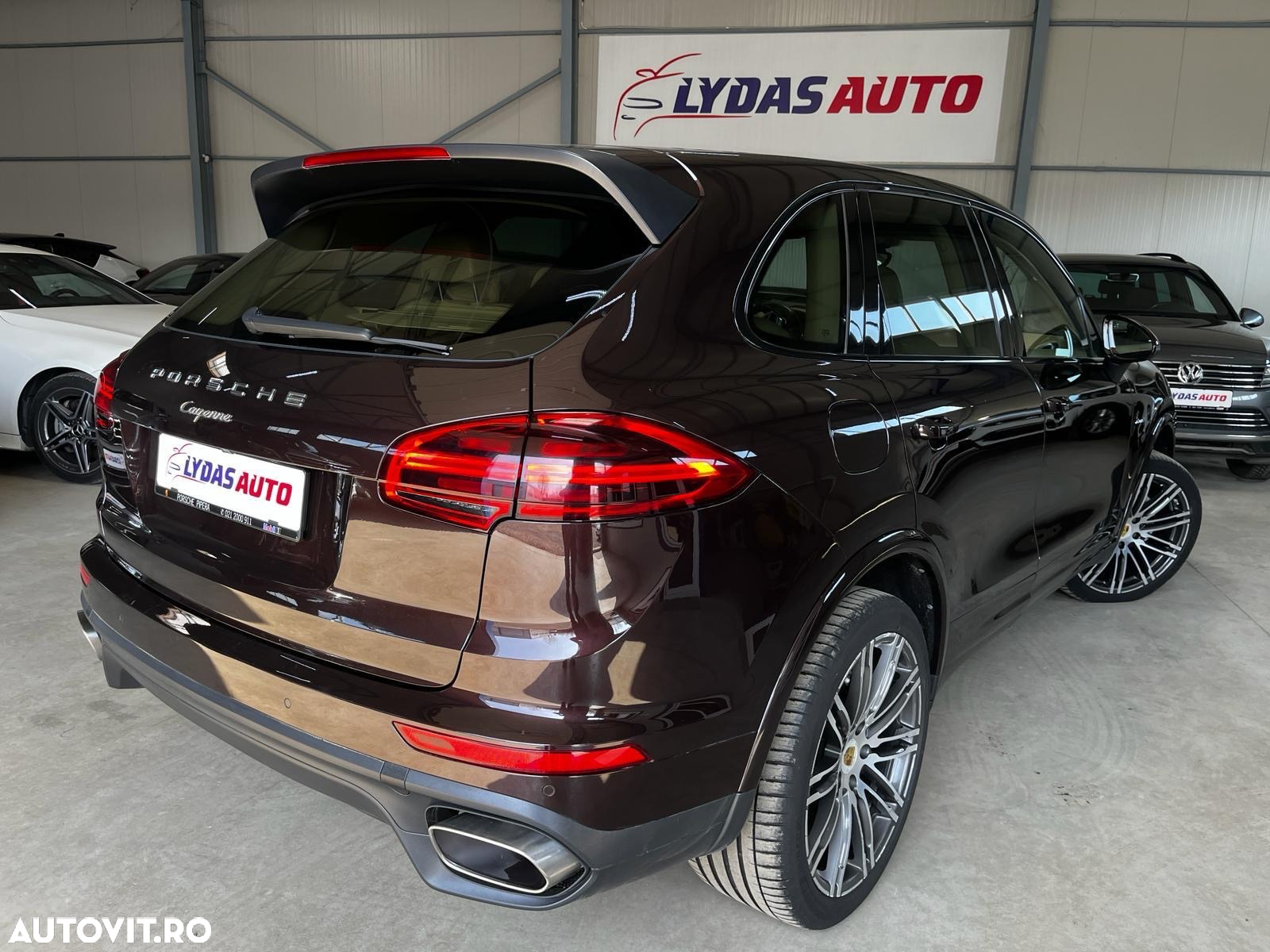 Porsche Cayenne 3.0 L - 6
