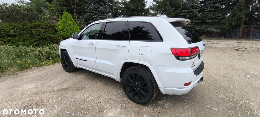 Jeep Grand Cherokee - 26