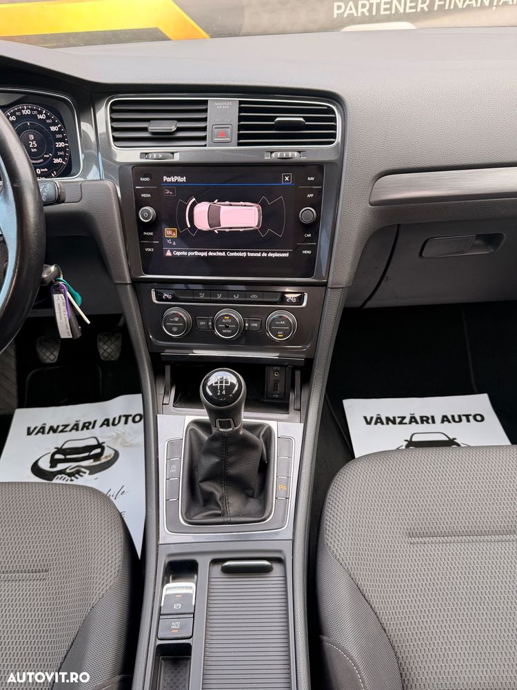 Volkswagen Golf 1.6 TDI BlueMotion Technology Cup - 16