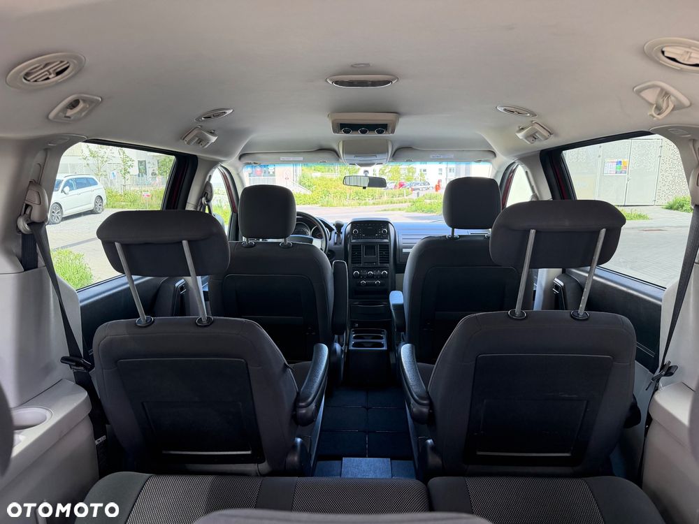Dodge Caravan - 10