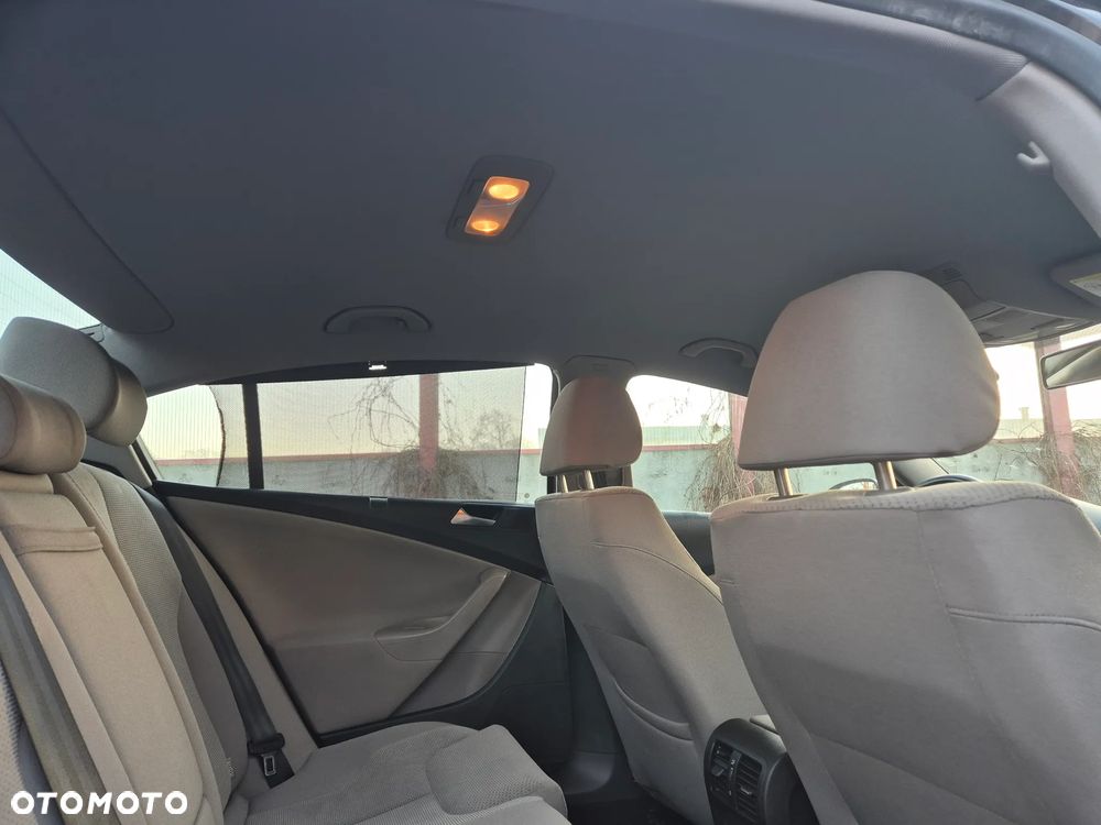 Volkswagen Passat 2.0 TDI DPF Highline - 20