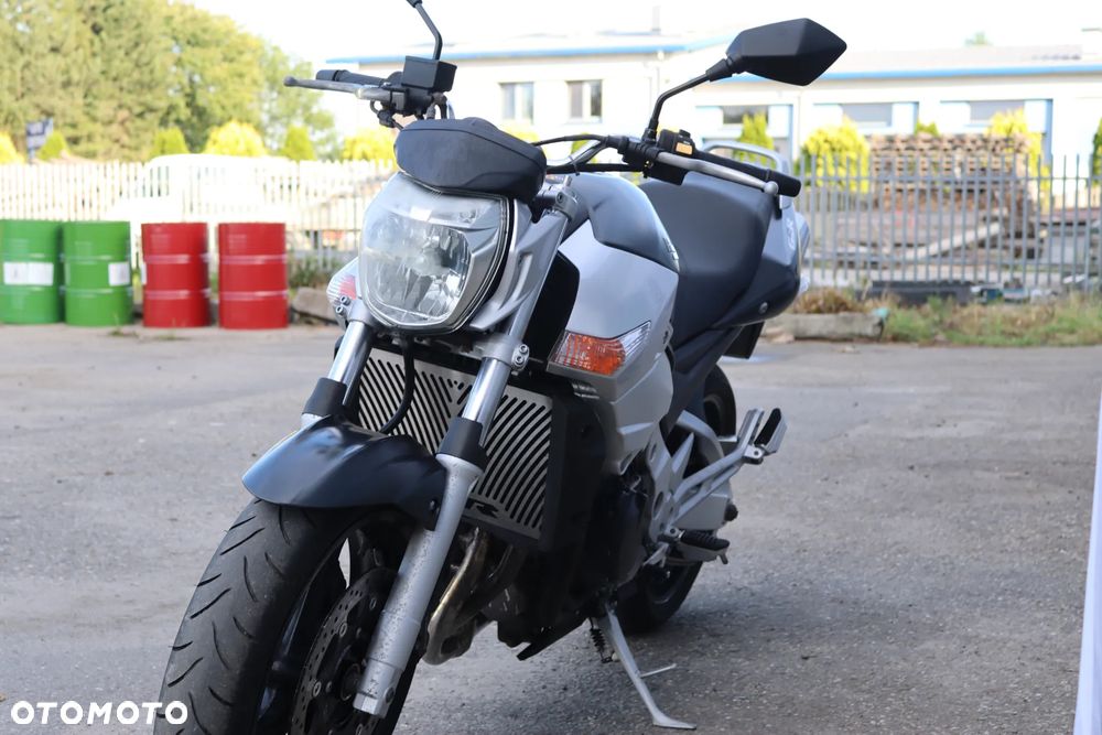 Suzuki GSR - 5