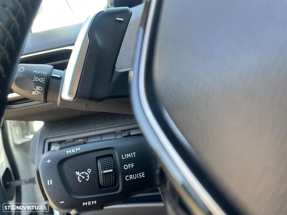 Peugeot 3008 PureTech 130 Stop & Start GPF EAT8 Allure - 12