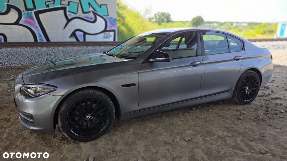 BMW Seria 5 520d xDrive - 4