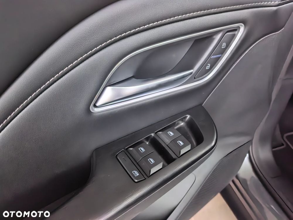 MG ZS Hybrid+ - 17