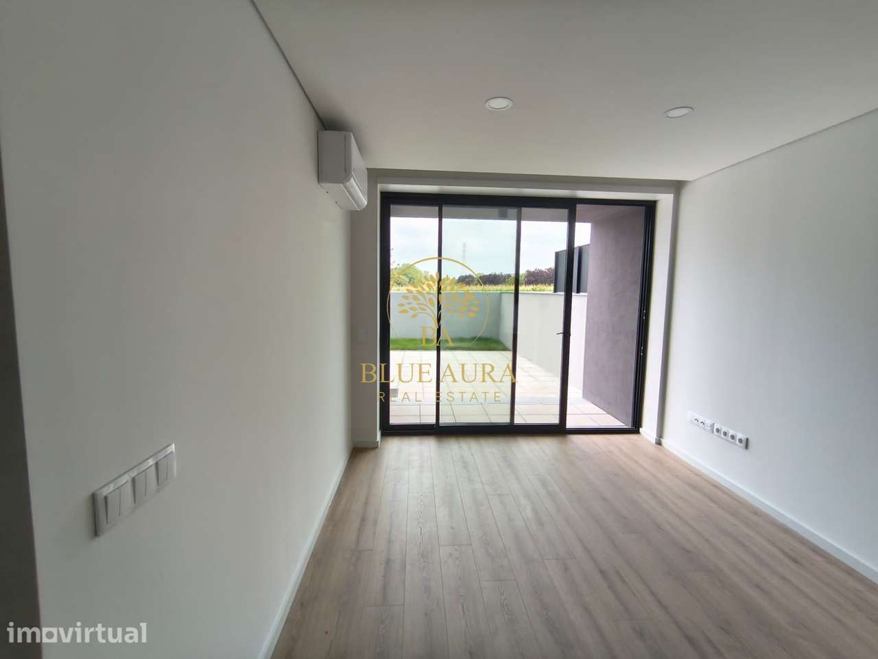 Apartamento T1 com Pátio Privativo - Pronto a Escriturar - Grande imagem: 2/17