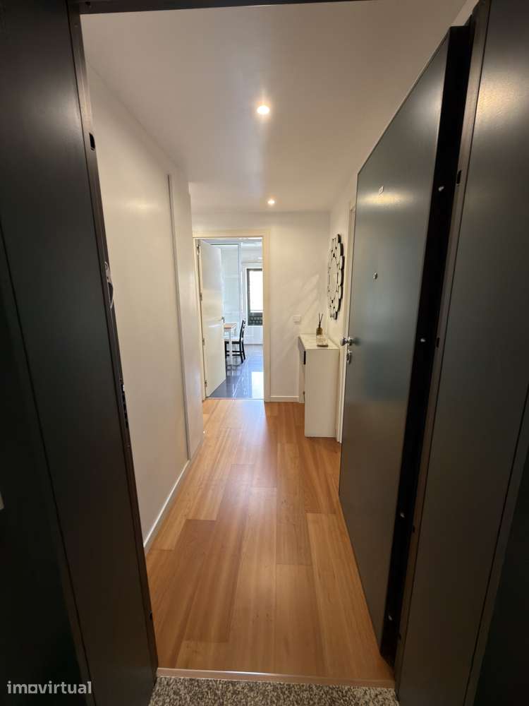 Apartamento T1 com varanda e garagem em Paranhos - Grande imagem: 3/24