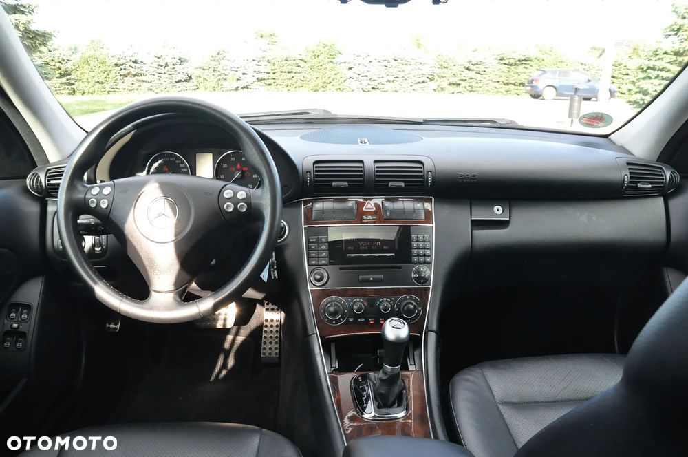 Mercedes-Benz Klasa C 280 7G-TRONIC Classic Sport Edition - 31