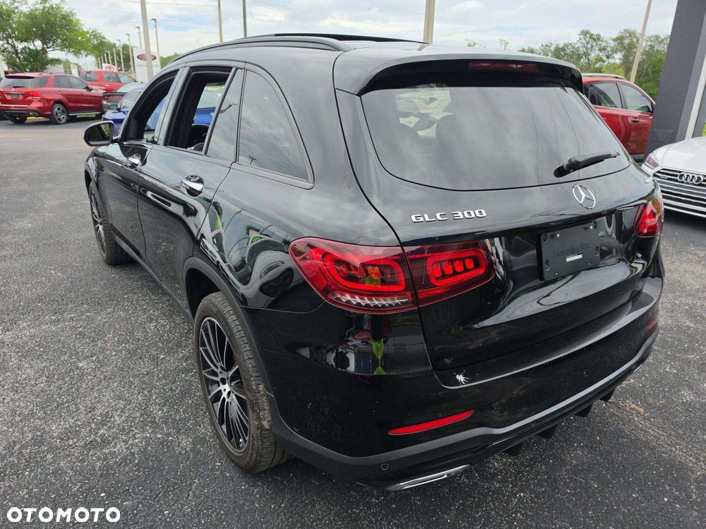 Mercedes-Benz GLC 300 4Matic 9G-TRONIC AMG Line - 3