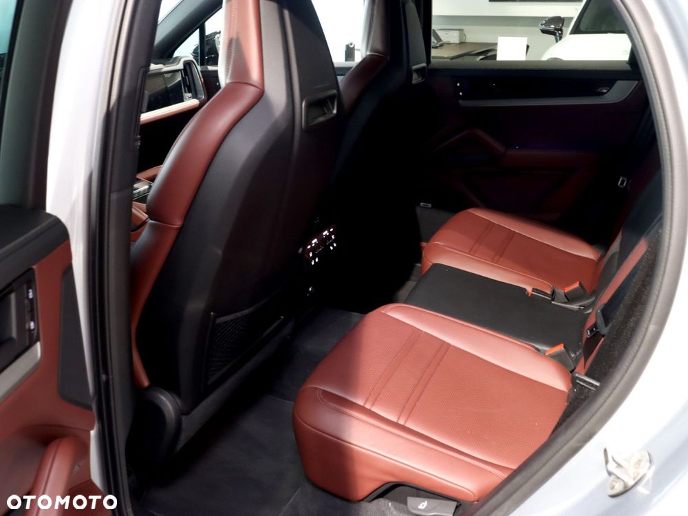 Porsche Cayenne Standard - 35