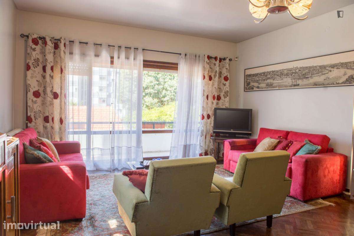 Quarto - localizado em Paranhos Porto - Grande imagem: 5/43