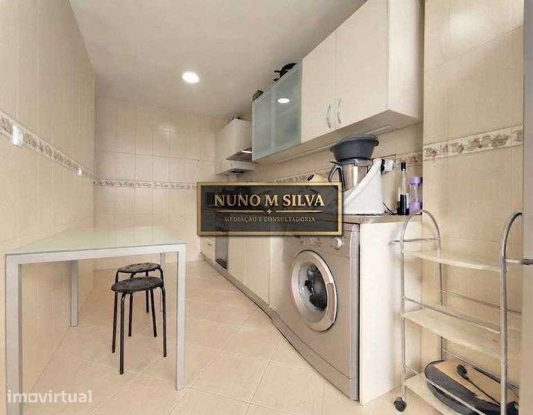 Apartamento T2 **Renovado em 2016** + Área independente - Cruz de Pau - Grande imagem: 2/12