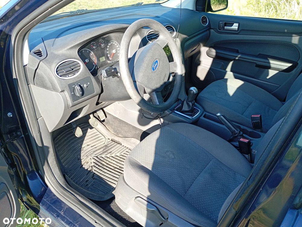 Ford Focus 1.6 Ambiente - 11