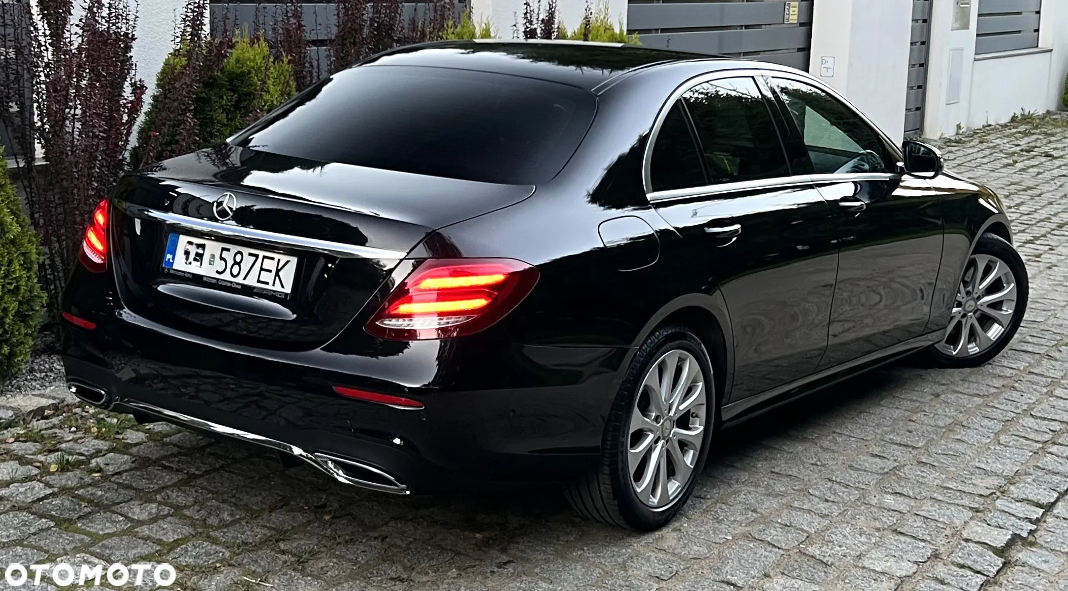 Mercedes-Benz Klasa E 220 d Business Edition 9G-TRONIC - 4