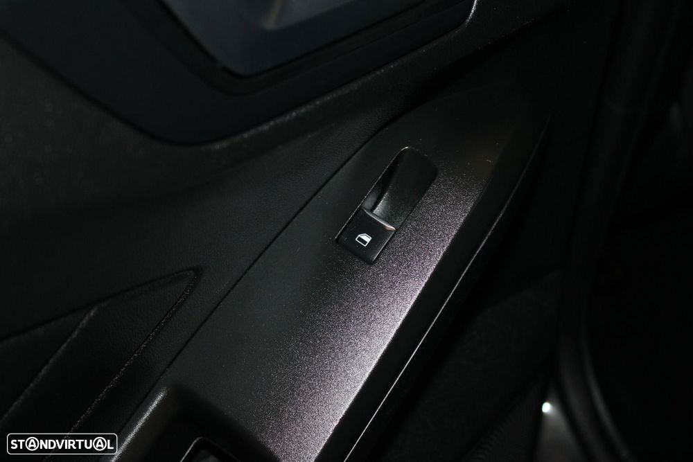 Ford Focus 1.0 EcoBoost MHEV ST-Line - 25