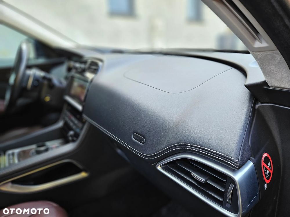 Jaguar F-Pace S AWD - 18