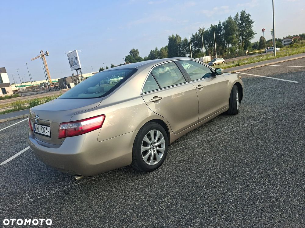 Toyota Camry - 9