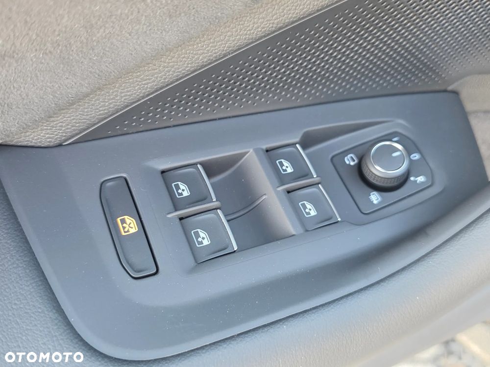 Volkswagen Passat Variant 2.0 TSI R-Line Plus DSG - 29