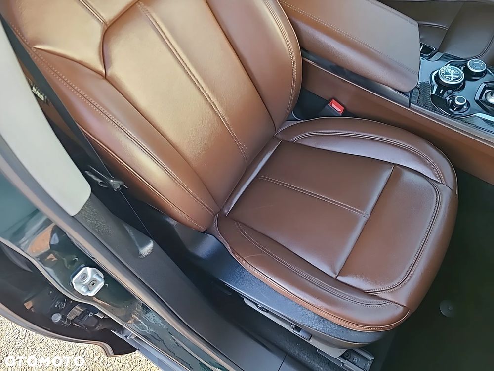 Alfa Romeo Stelvio 2.0 Turbo 16V AT8-Q4 Ti - 13