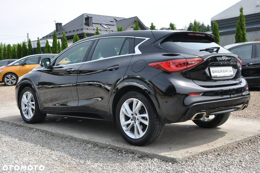 Infiniti Q30 1.6t DCT Premium Tech - 10