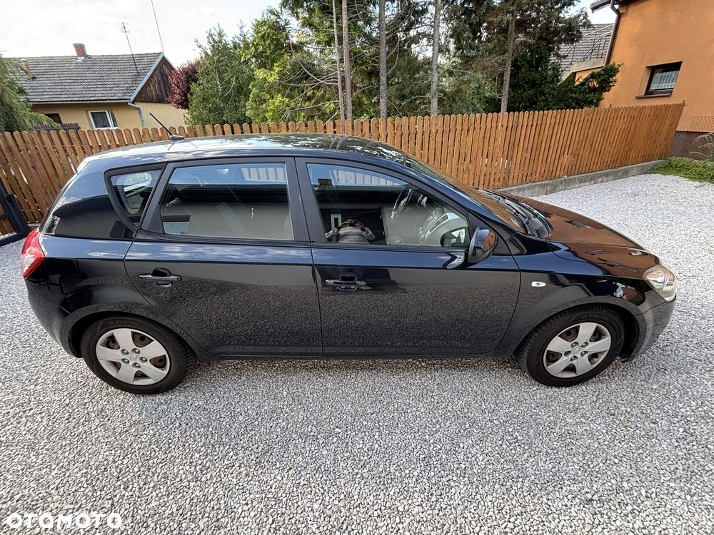 Kia Ceed - 4