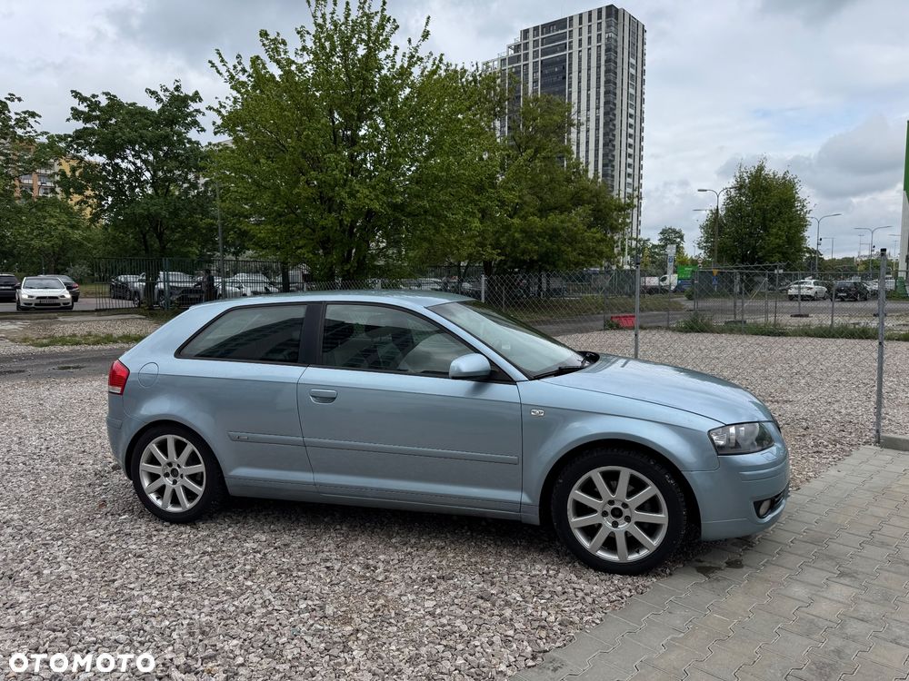 Audi A3 3-drzwiowe 1.6 FSI Ambition - 4